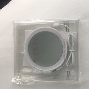 NWOT MONAT GLAMOUR ON LED MIRROR